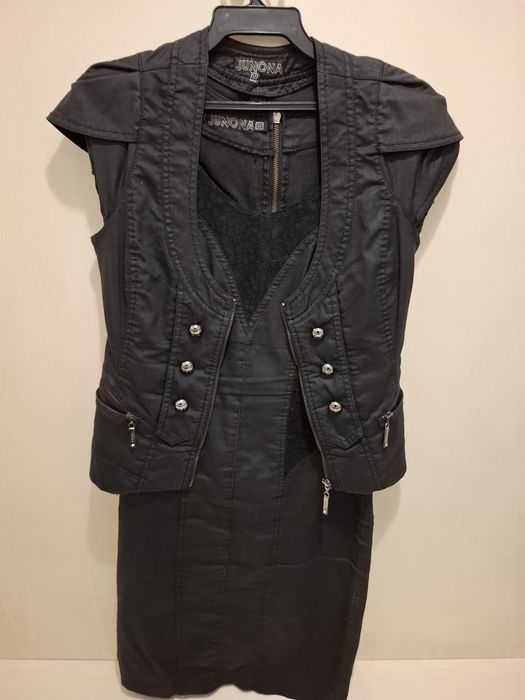 Рокли на Юнона, Размер М