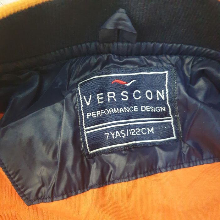 Продам детскую куртку