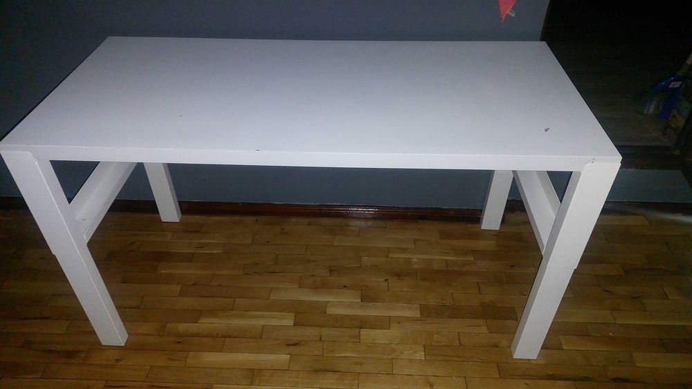 Ученическо бюро от Икеа