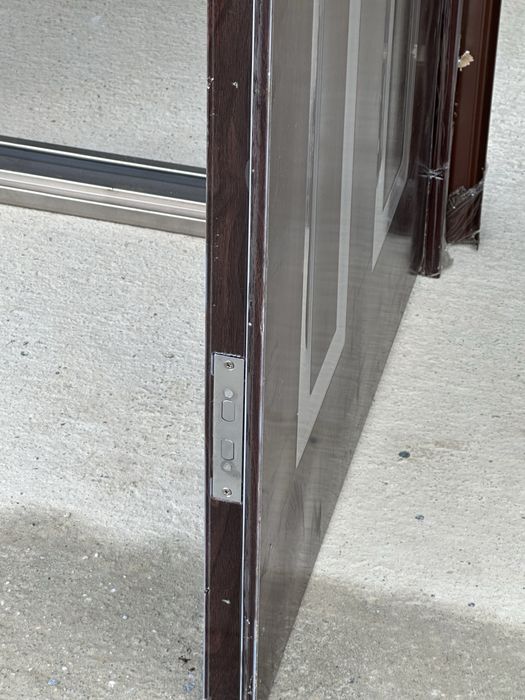 Usi metalice  diferite modele , noi .