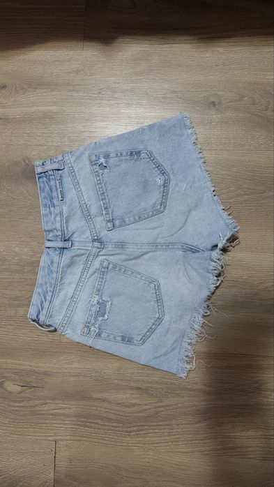 Bershka къси панталонки.Размер 34