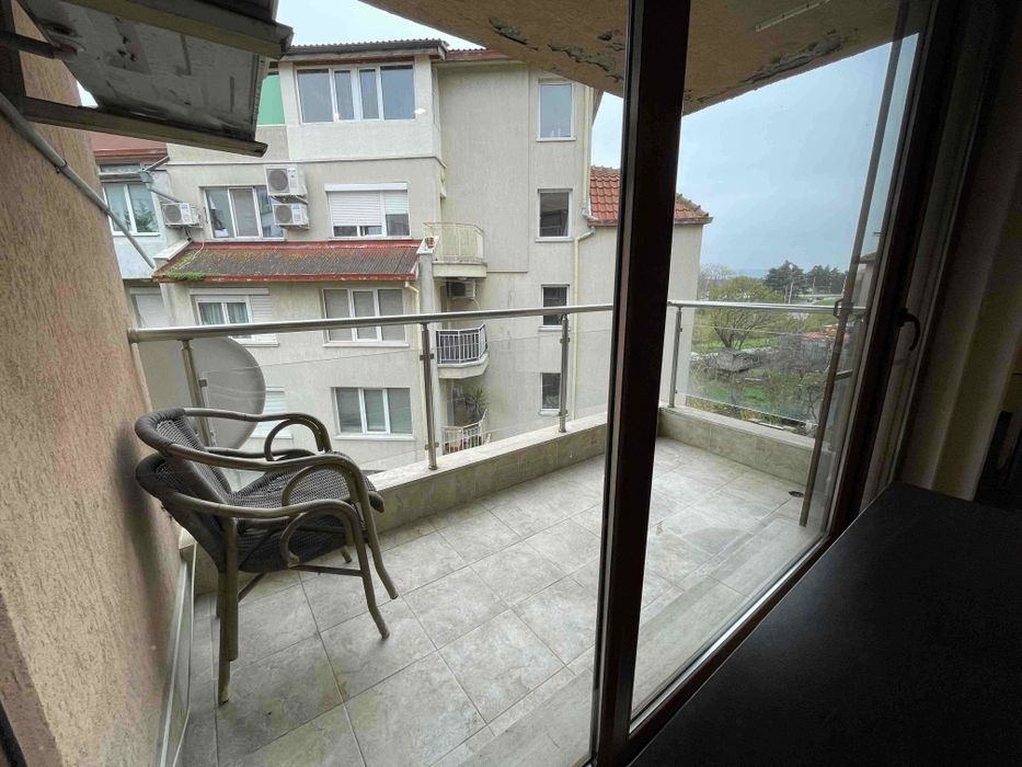 Двустаен апартамент с морска панорама в Бриз