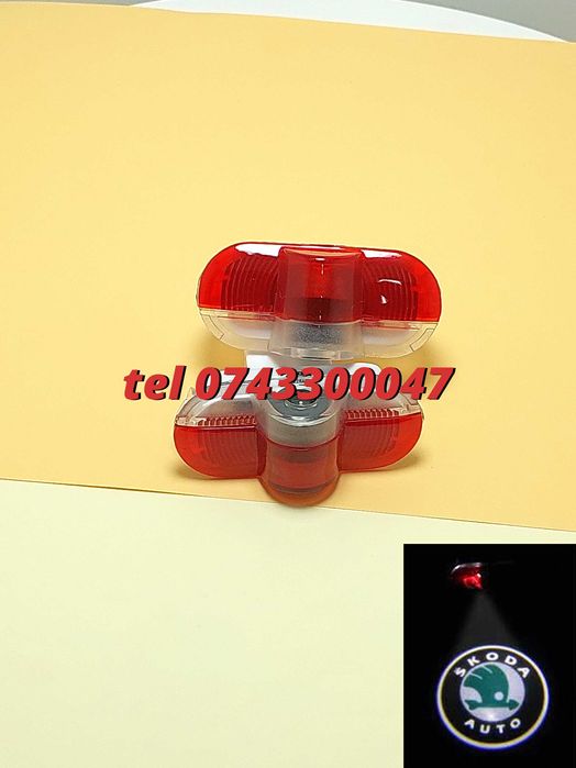 Set 2 Bucati Emblema Logo Led Portiera Dedicata Skoda Octavia
