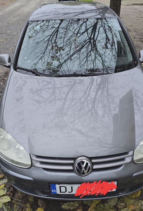 Vand Golf 5,pret 2.100 euro,negociabil