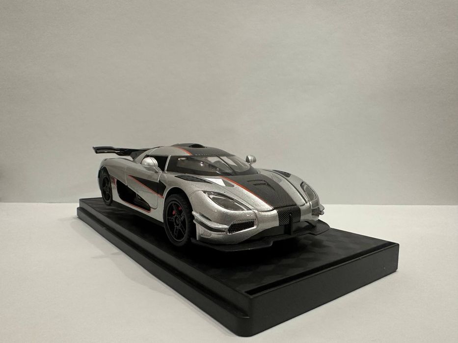 Koenigsegg Agera 1.32! Металлическая модель со светом и звуком