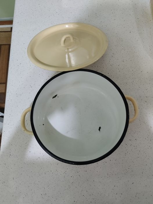 Кастрюля эмалированная 2л б/у