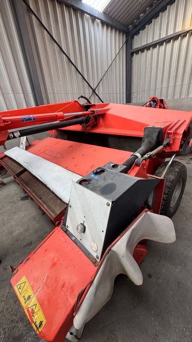 Kuhn Mährwerk, Kasilka John Deere, Claas Arion, Case Puma tortadi.