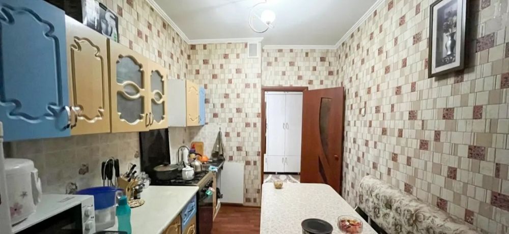 продам 3-х ком. 65кв. 3мкр. 4-этаж