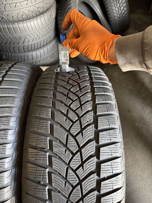 4 anvelope iarna  225/55/17 , 101V , GoodYear , 6-6.5 mm !