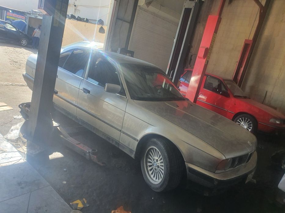 Продаю свой автомобиль бмв е34 год 1988 пробег 680000