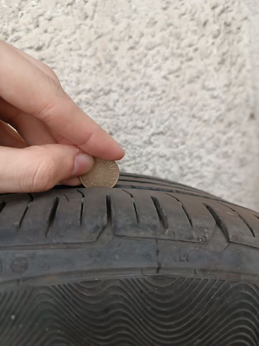 Vând anvelope Continental 215/55 R17