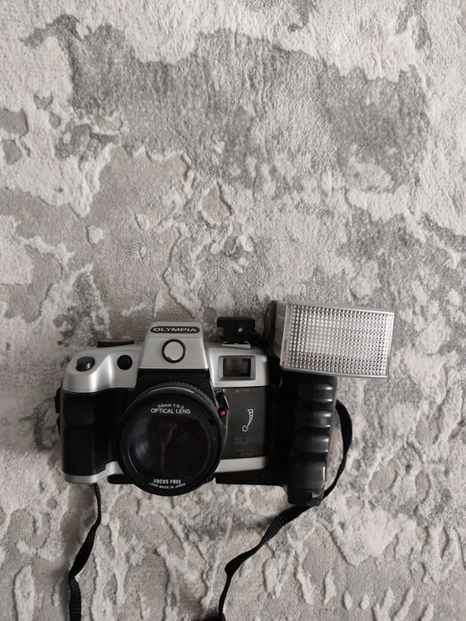 Aparat foto vintage Olympia DL2000A cu blitz – retro analog pe film