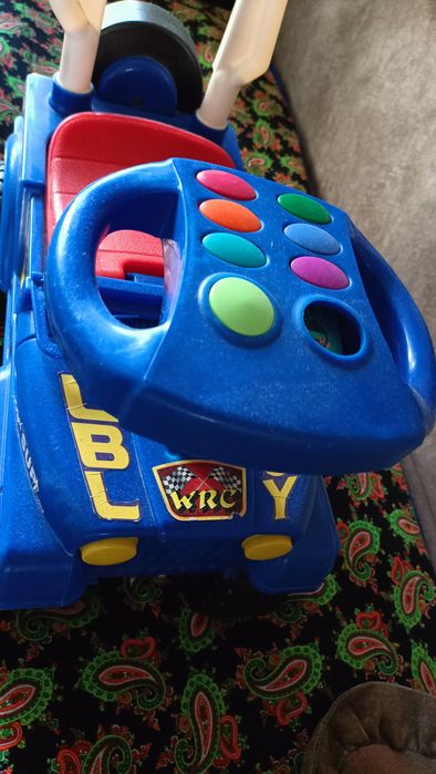 Машинка толокар детская