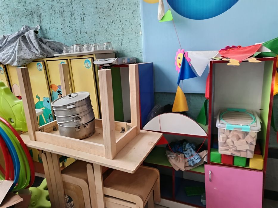 Продается детские кроватки, шкафы, столы, стулья и остальные вещи