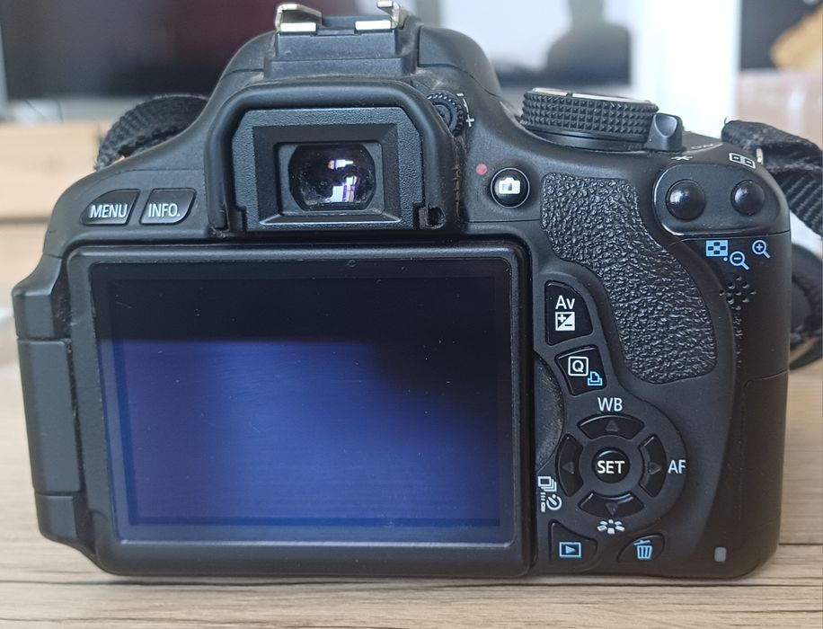 Vand Canon EOS 600D, doar 16k cadre