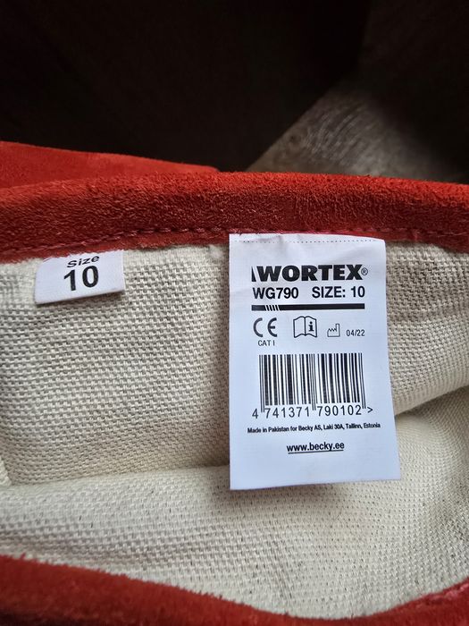 Кожаные перчатки