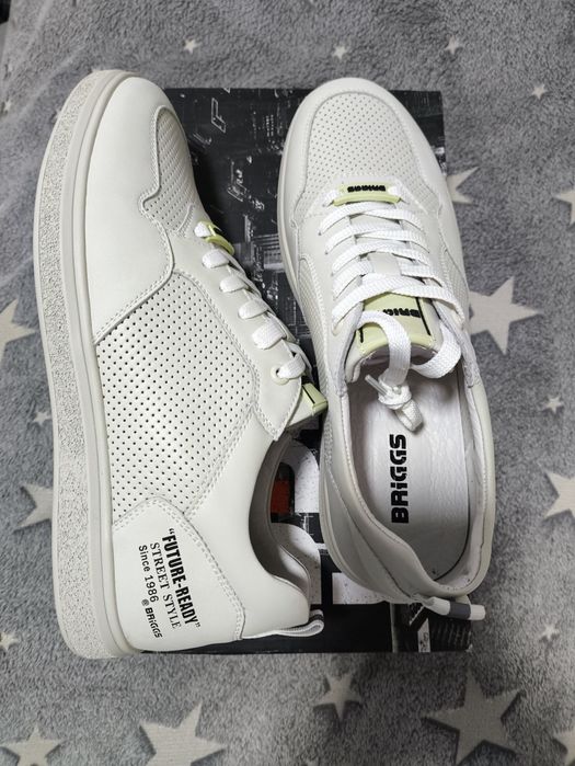 Продам кроссовки