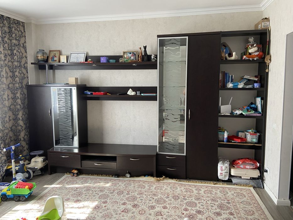 Стенка в гостинную не дорого.