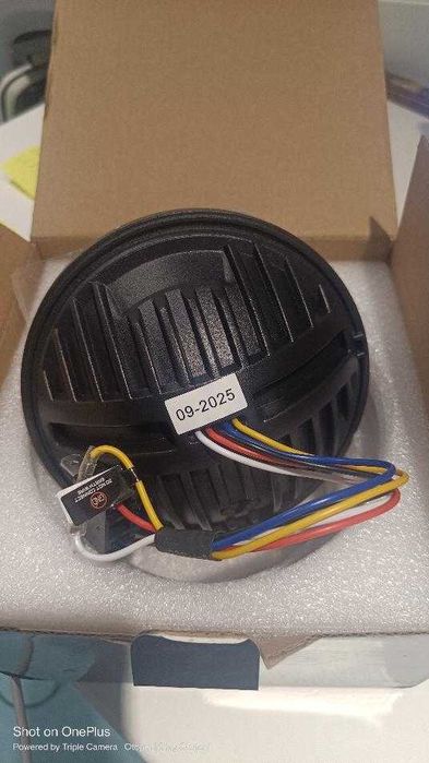 Far LED rotund, diametru aproximativ 13,5 cm, 5 fire, cu mufă/cablaj