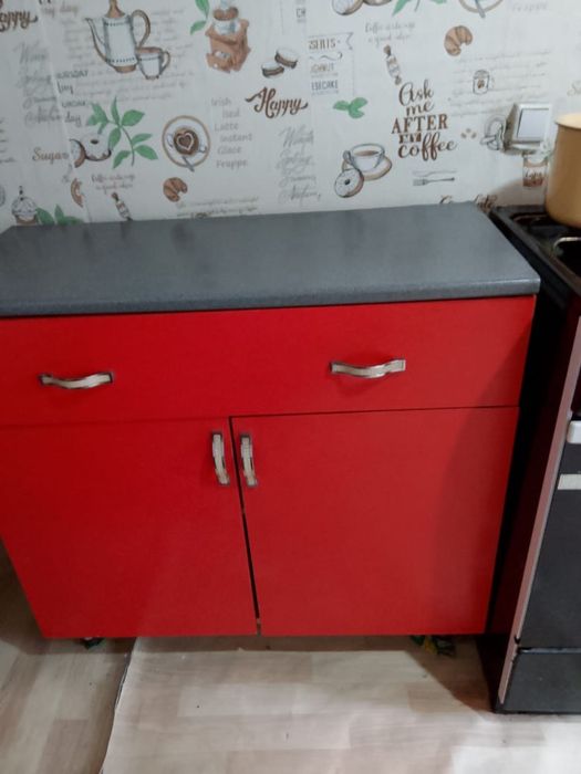 Продам стол и тумбу не дорого