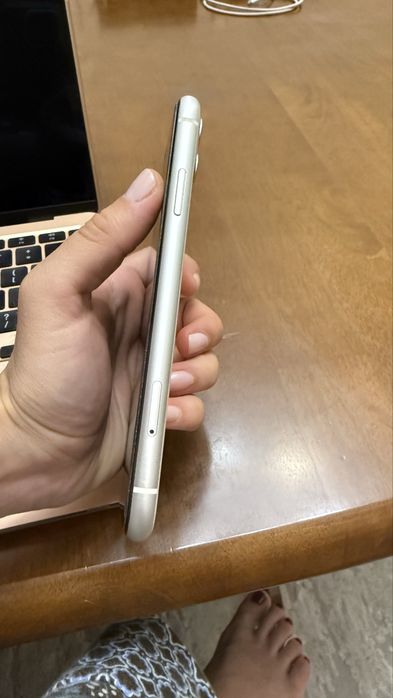 Продам оригинальный iPhone 11, 128 GB,белый