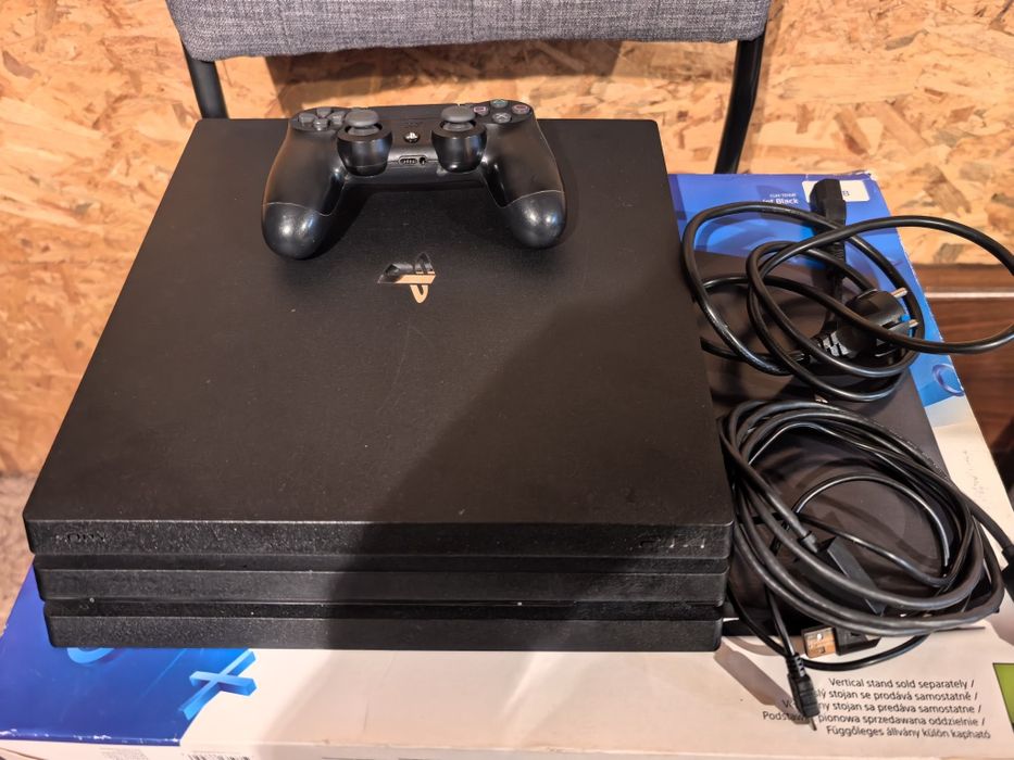 Продавам Ps4 Pro 1Tb