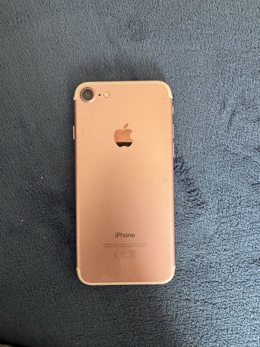 Vand Iphone 7 rose cu baterie 75 %