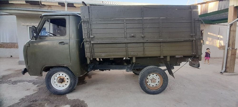 УАЗик бортовой сотилади