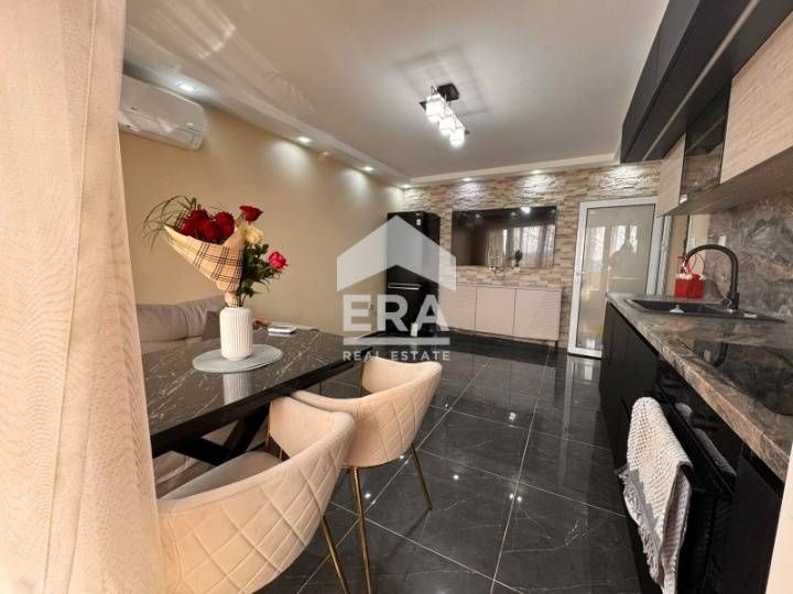 Ексклузивно! Обзаведен, югозападен, тристаен апартамент на среден етаж