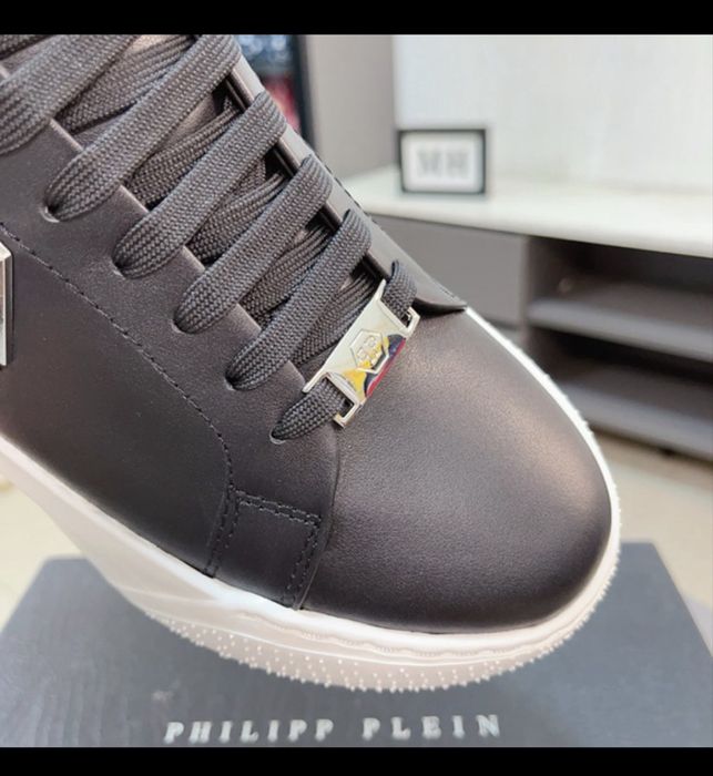 Model •PHILIPP PLEIN Godzilla Runner •MARIME •42