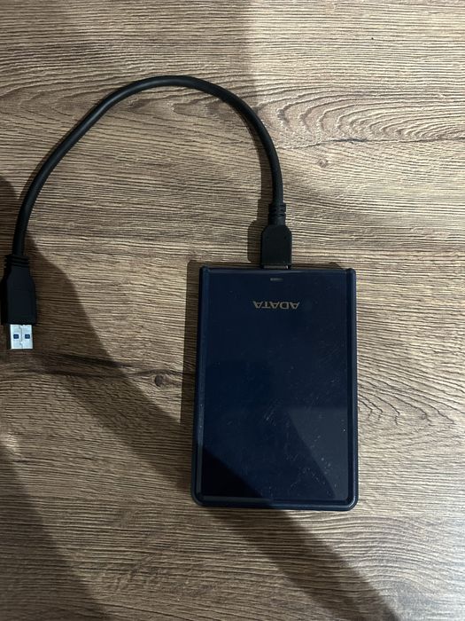 Жесткий диск adata