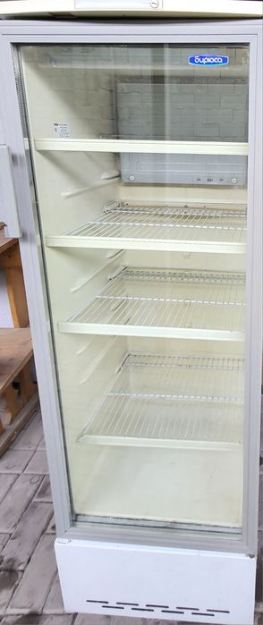 Витринный холодильник Бирюса