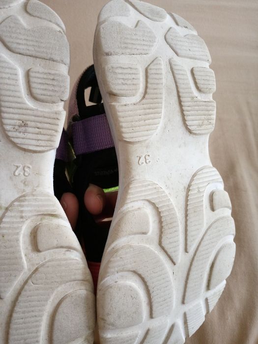 Продам сандалии на девочку