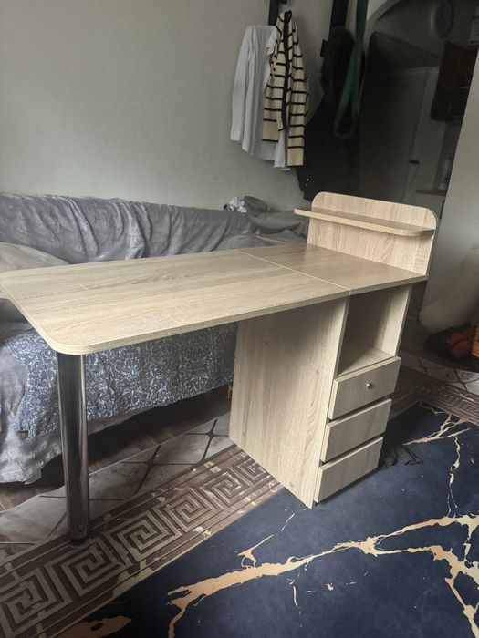 Срочно продам маникюрный стол