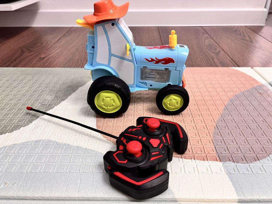 Танцующий трактор