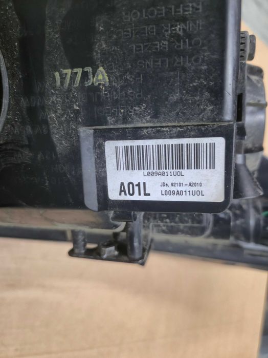 Far Stanga Kia Ceed  An 2012 - 2018  cod 92101-A2XXX / 92101-A2010