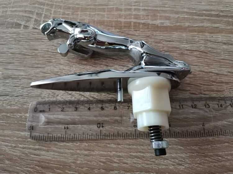 метална емблема Jaguar