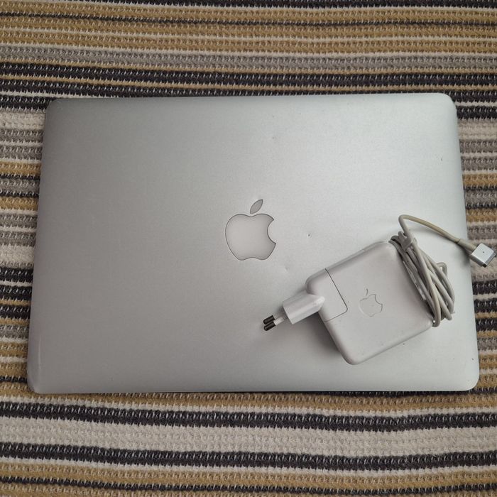 Лаптоп Macbook Air A1466 2014 гр. Шумен 2-ри корпус • OLX.bg