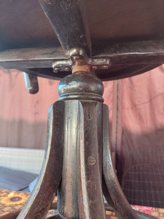 Scaun Thonet cu surub an 1900