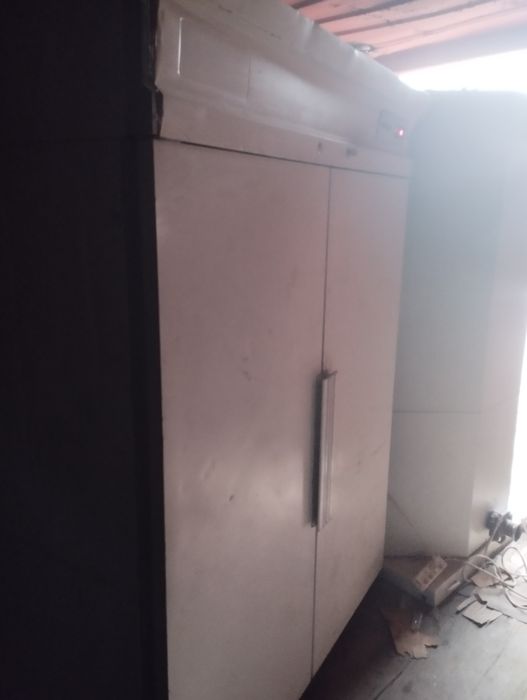 Холодильник большой