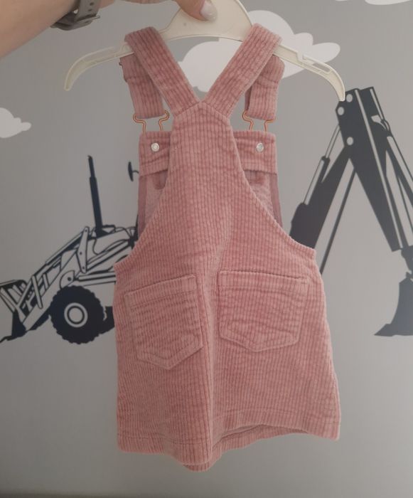 Sarafan / salopetă Next mărimea 9-12, roz pudră, stare foarte bună.