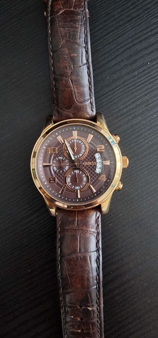 Часовник Guess хронограф