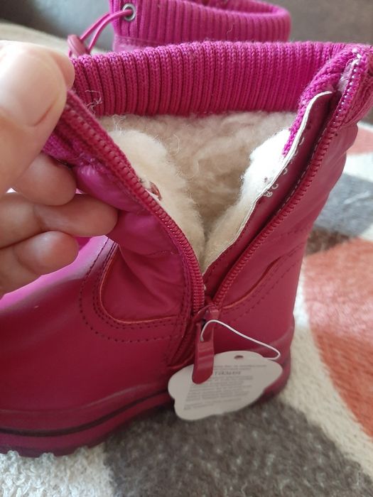 Продам зимние сапожки на девочку