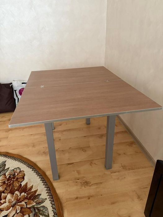 Продается стол-трансформер в отличном состоянии