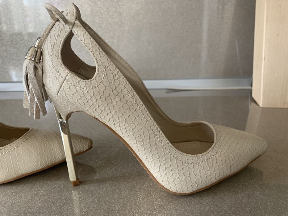 Дамски обувки 2 броя и дамски боти 2 броя