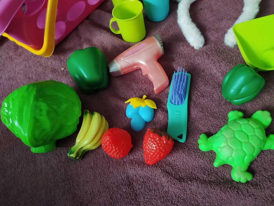 Голяма кошница за пазаруване с аксесоари, плодове и други