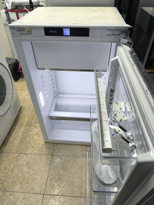 Хладилник с вътрешна камера Miele K 7234 E -