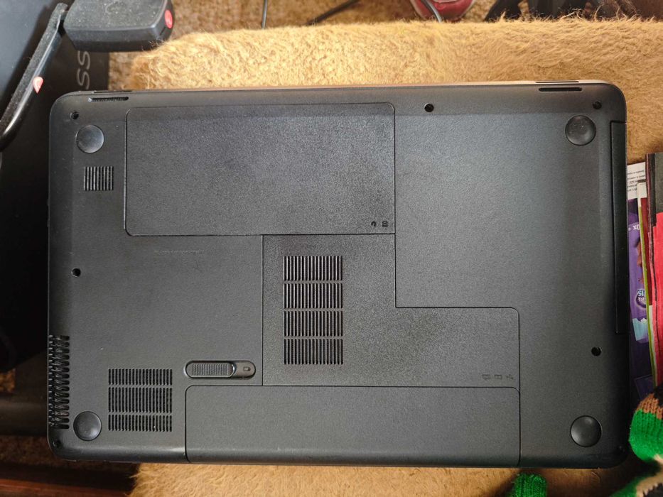 Продавам лаптопа