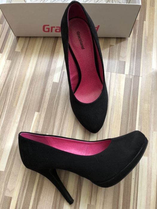 Нови обувки Deichmann