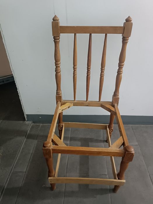 Стул деревянный резной